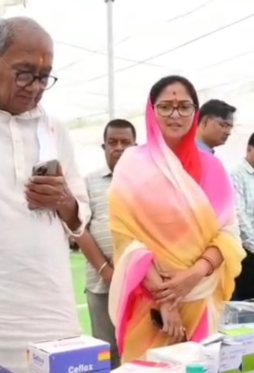 नर्मदा संरक्षण न्यास का रोहणी गांव में नि:शुल्क स्वास्थ्य शिविर, दिग्विजय सिंह और अमृता राय ने की नर्मदा पूजन के साथ शुरुआत